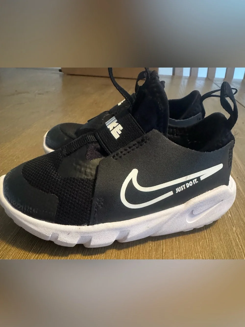 Nike Flex Runner 2 Toddler Size 7C and White Slip-On Athletic Shoes